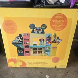 Mickey & Minie Cardboard Play Kitchen 