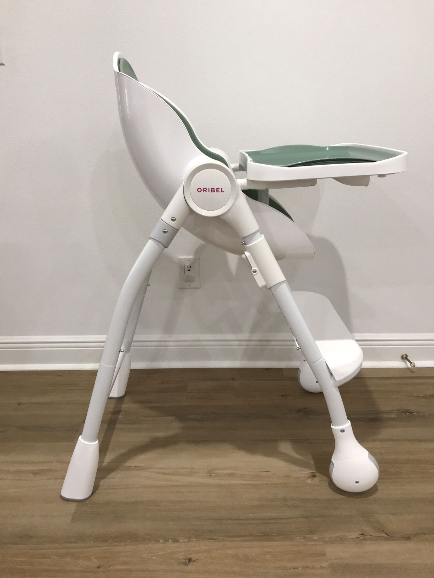 BRAND NEW! Oribel Cocoon High Chair. 3 Recline Option + Height Adjustable, Removable Tray- Pistachio