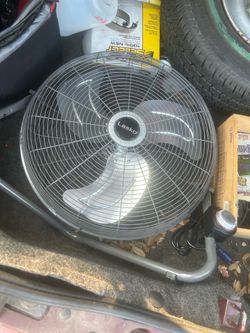 Metal floor fan