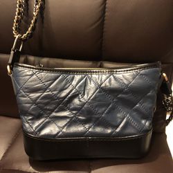 Gabriel navy SUPER HIGH QUALITY Price Firm Comes In Chanel Packaging