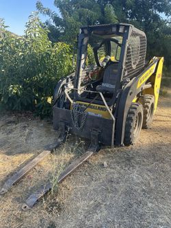 New holland L316 skid Steer - Almost New!