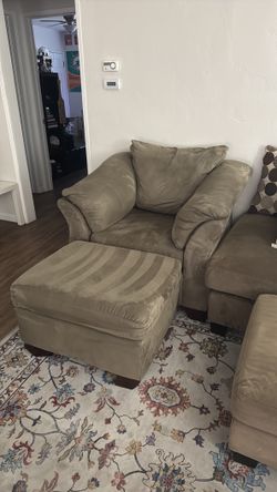 Chair w/ foot rest
