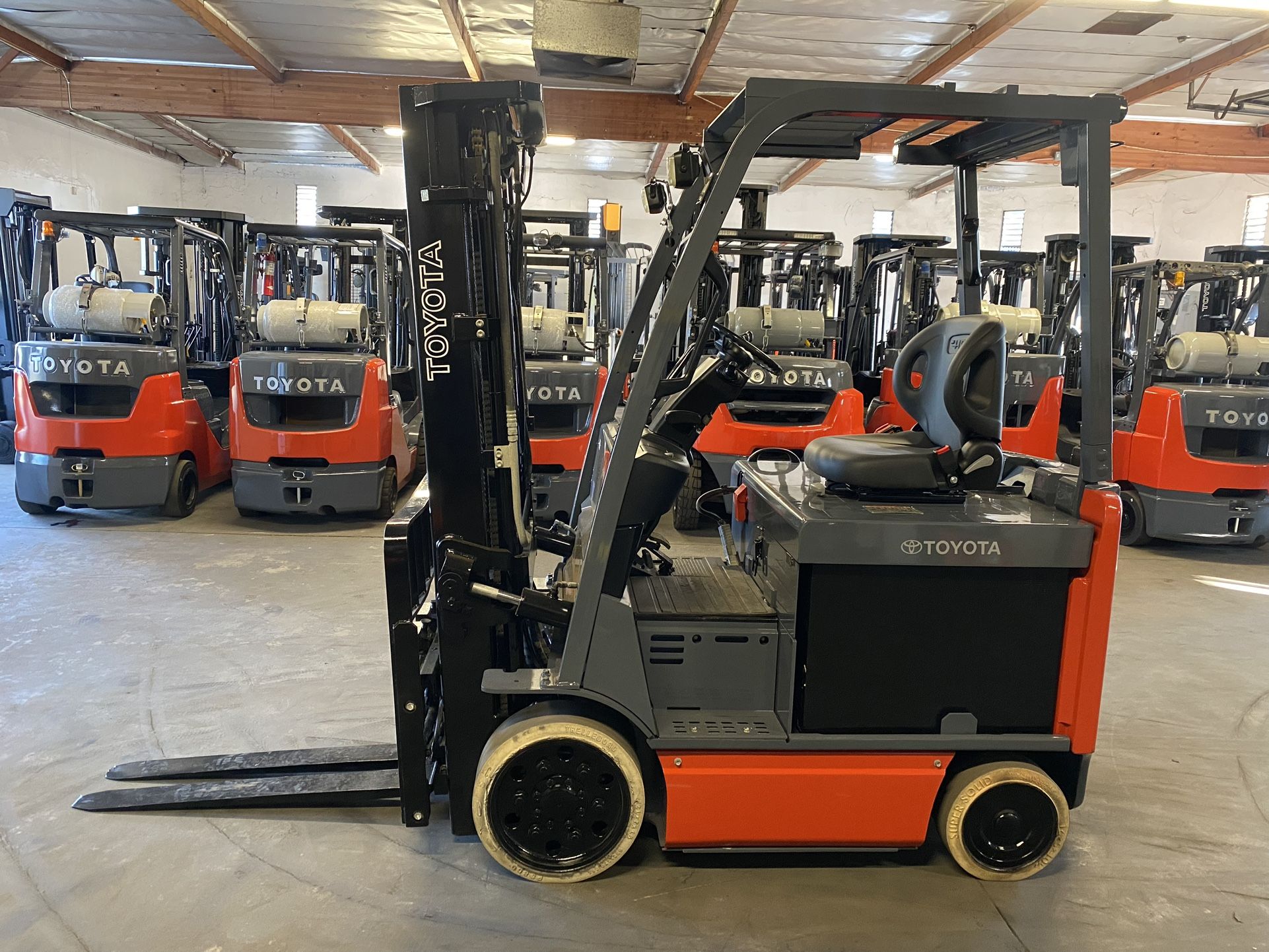 2019 Toyota 8FBCU25 Forklift 