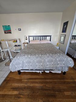 Queen size bed and box spring
