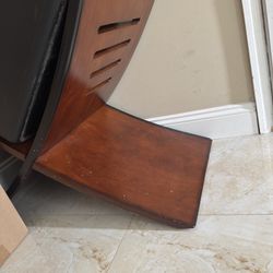 Dining Table And 4 Chairs 