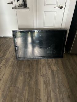 Samsung 40”/46” 1080p HDTV – Works Great, Great for Gaming / Spare Room