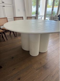 60” Round Crate and Barrel Dinning Table