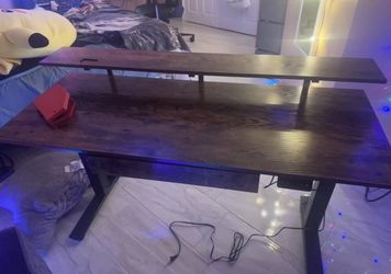 Adjustable Height Computer Desk