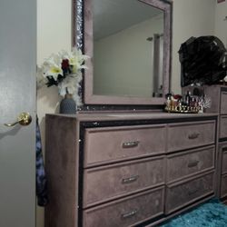 Stunning pink velvet dresser with sparkly glitter  With LED Lights 