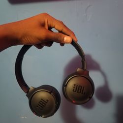 JBL Tune 520BT Headphones