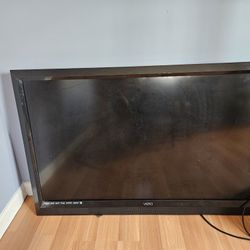 QUICK SELL - 42 inch VIZIO TV + Wall Mount