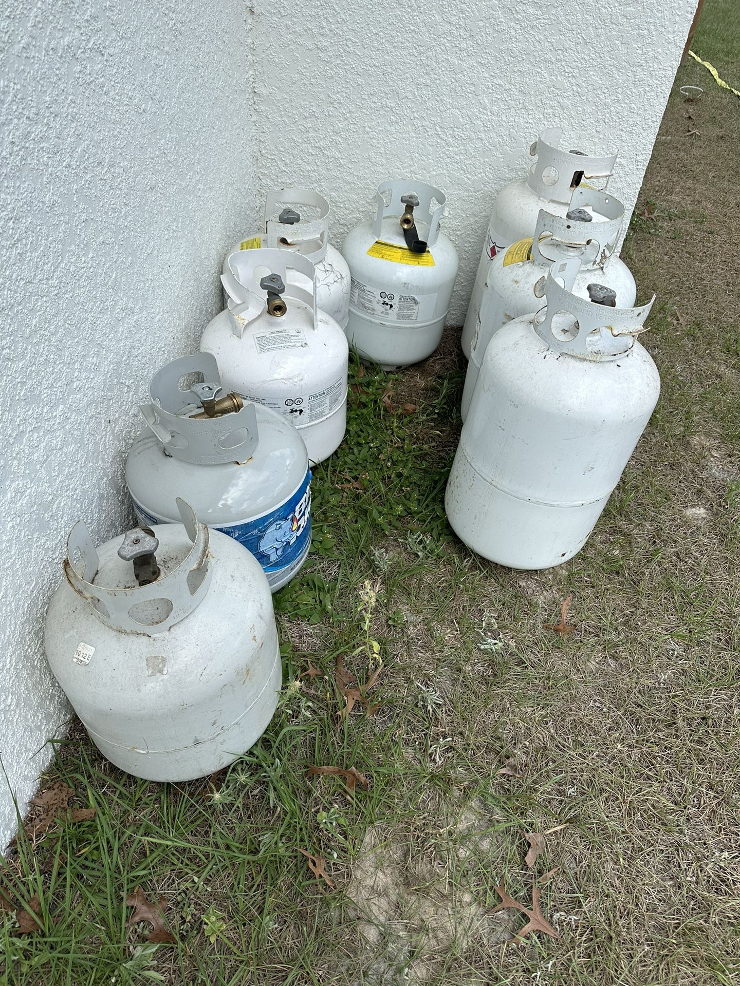 Propane Tank ( Good Condition )