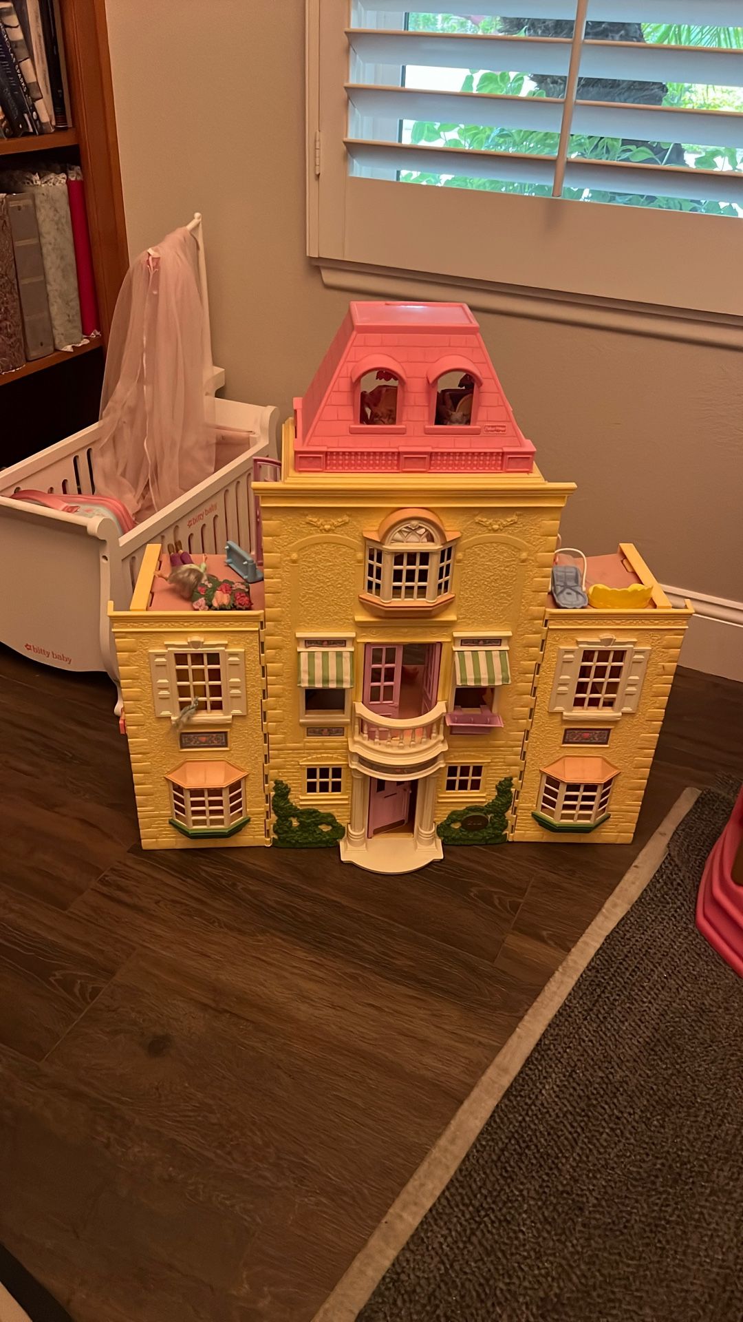Doll House With Furniture & Small Dolls