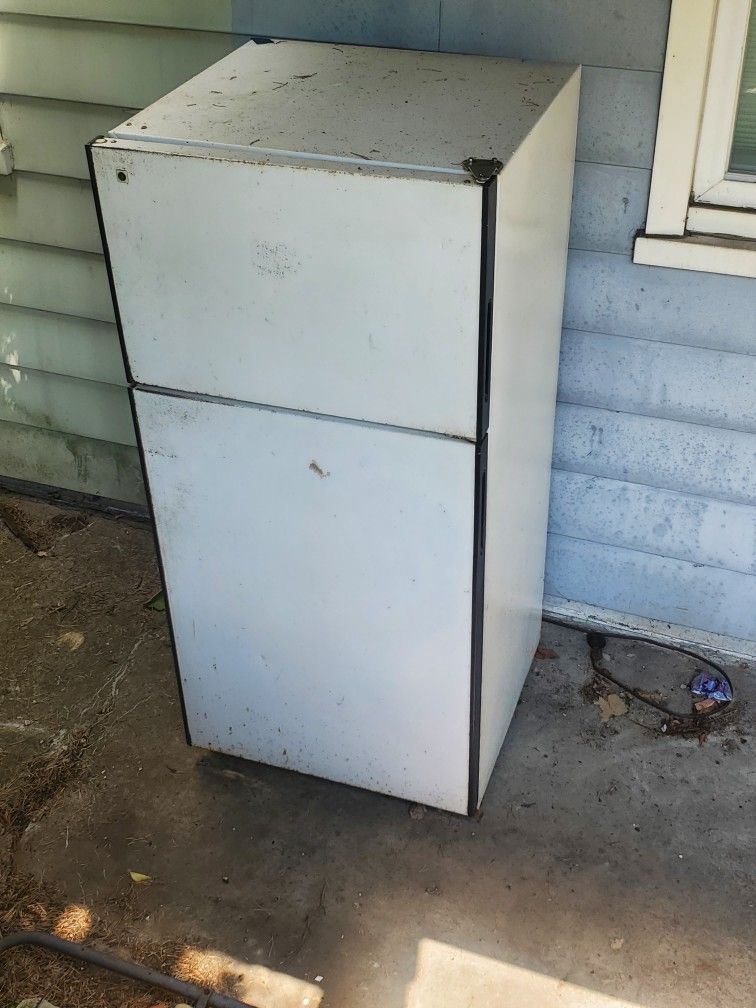 Free Scrap Refrigerator