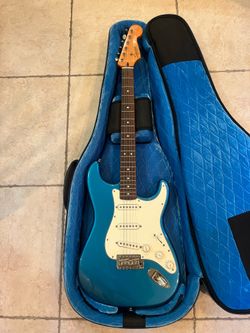 Squier Vlassic Vibe Stratocaser w/ Reunion Blues Hardshell Case (Brand New)
