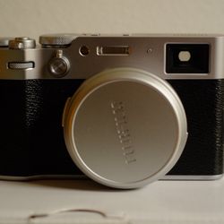 Fujifilm X100VI Silver Agent - Pristine