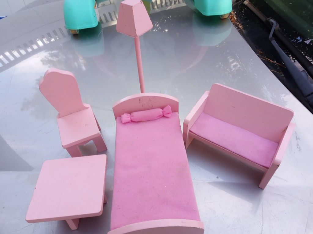 Five Piece Doll Furniture