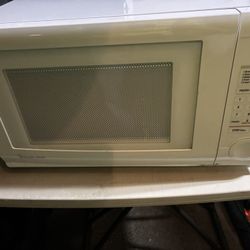Microwave By Magic Chef 