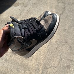 Jordan 1 Retro (Size4Y)
