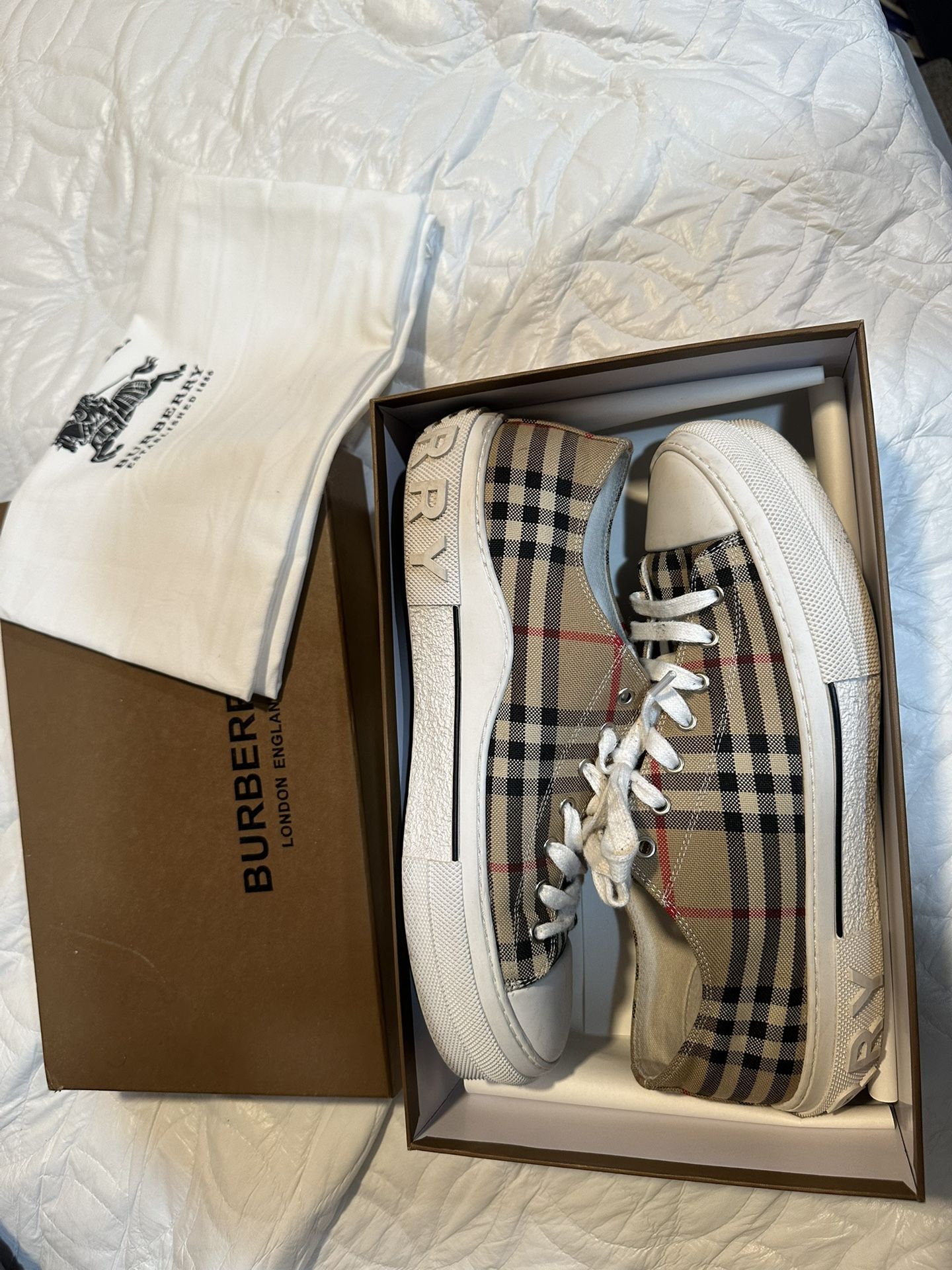 Burberry Converse