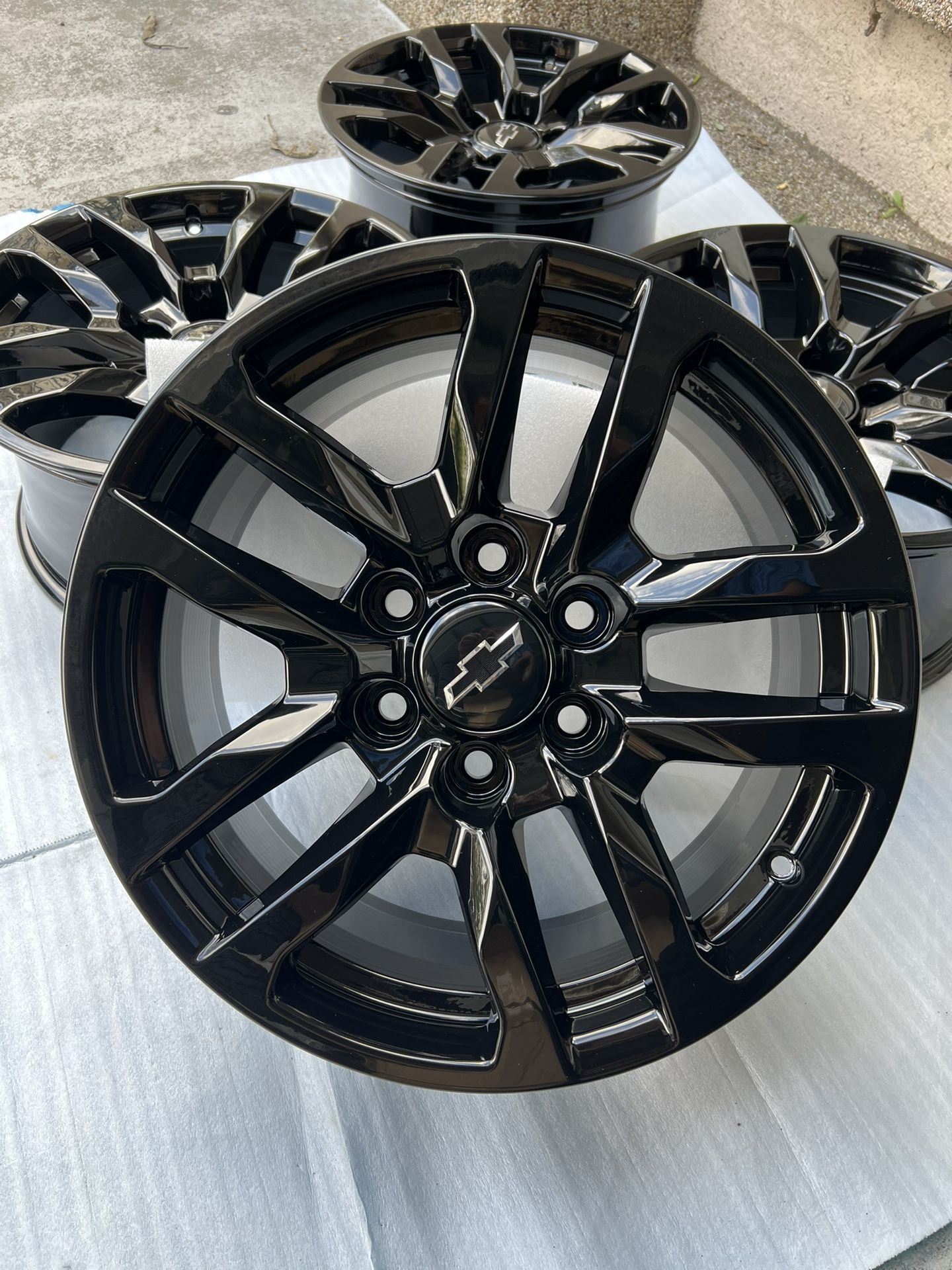 Chevy Silverado Rims 18” OEM Factory Wheels Rines New Gloss Black Powder Coated ( Exchange Available )( Cambio Disponible ) Chevy GMC Trucks SUVs