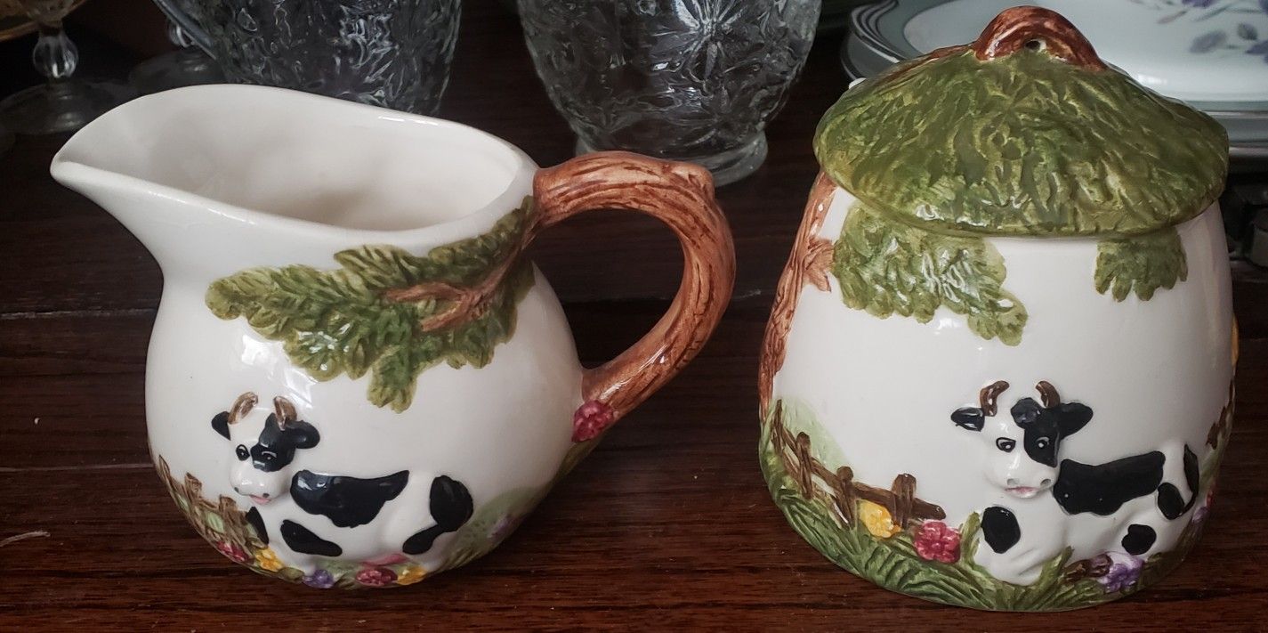 Vintage PMC Creamer And Sugar Set