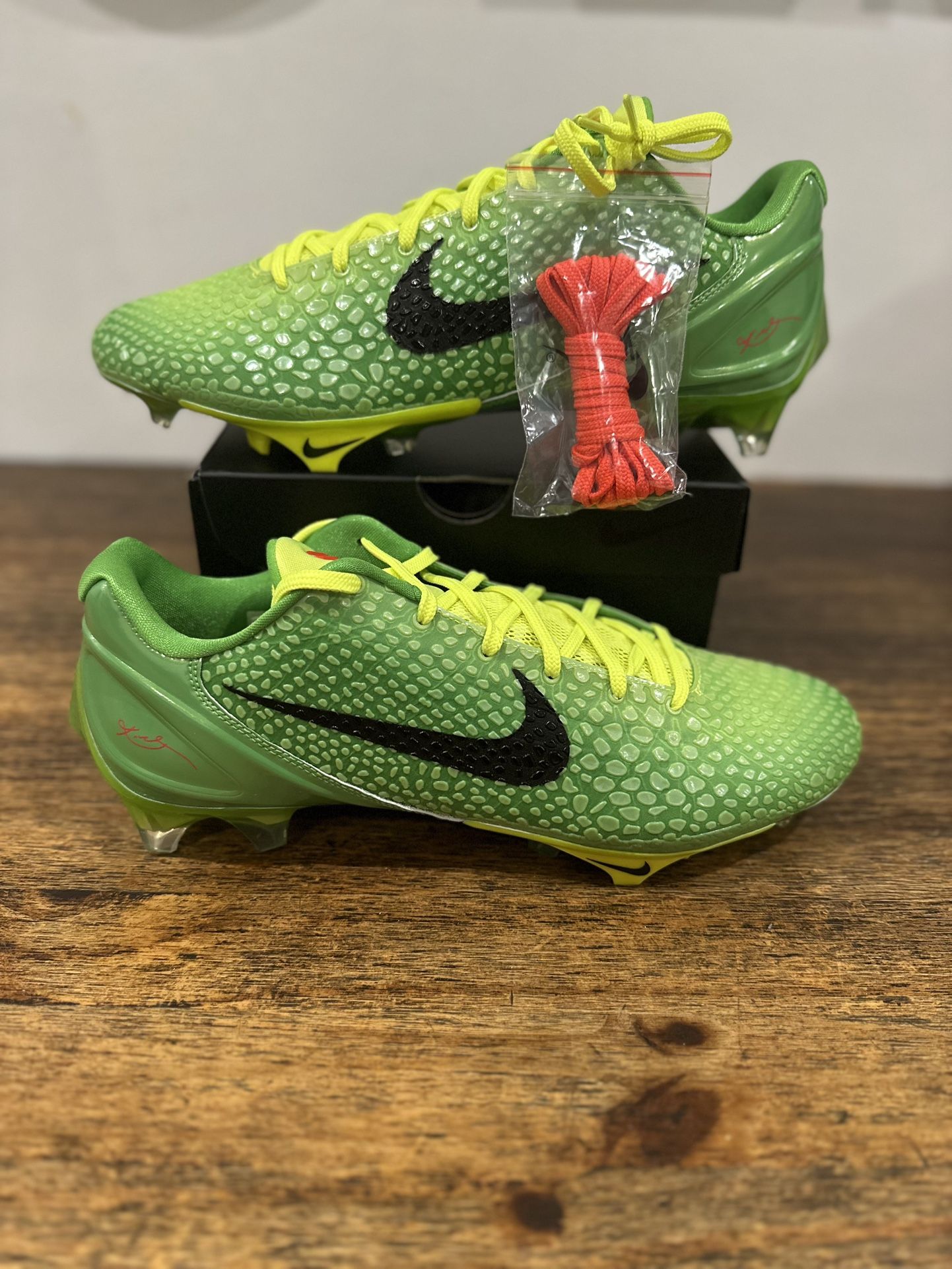 Kobe 6s Grinch Cleats