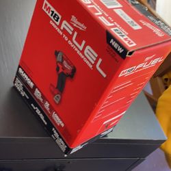 Milwaukee M18 FUEL SURGE 18-Volt Lithium-Ion Brushless Cordless 1/4 in. Hex Impact Driver (Tool-Only) Solo herramienta 