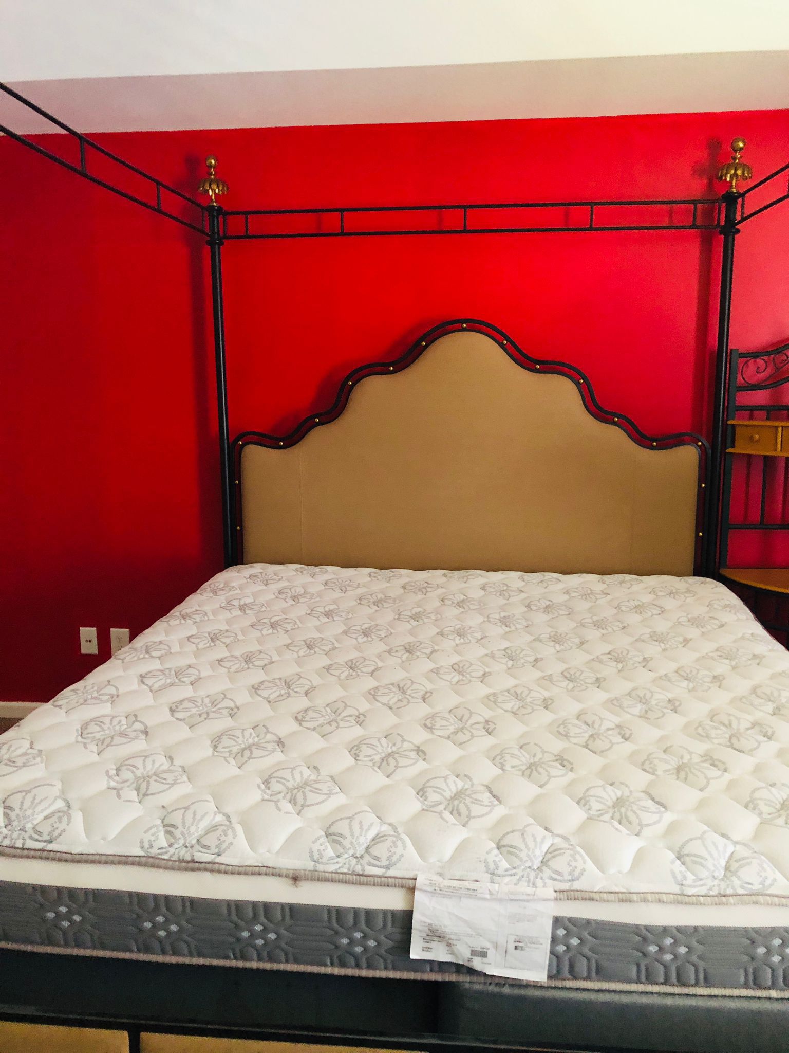 King Bed With King Mattress And Box Springs 