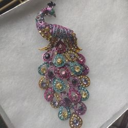 Silver Plated  Beautifully Clear Vintage Rhinestone Designed Peacock Brooch And Pendant