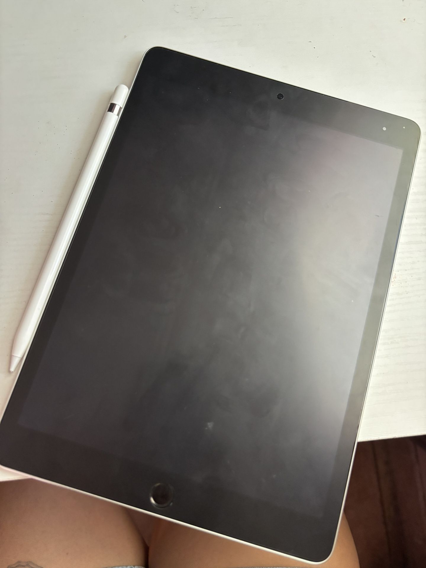 iPad 9th Gen- Apple Pencil Included
