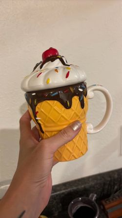 Ceramic ice cream mug with removable lid