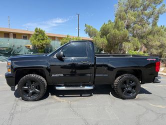 Chevrolet Silverado 4x4 Regular Cab Pickup Truck