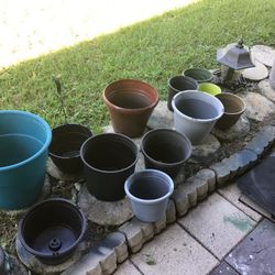 Lots Of Flowers Pots Some Extra Large . Many Different Sizes