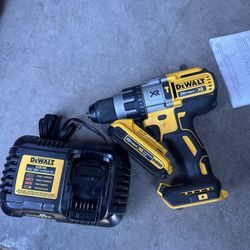 DEWALT 20v xr hammer drill with 2.0 battery fast charger bag 