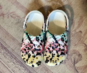 Women’s Croc’s Muti-Colored Style Size 9 