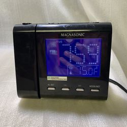 Magnasonic MM176K AM/FM Projection Clock Radio Dual Alarm Self Set