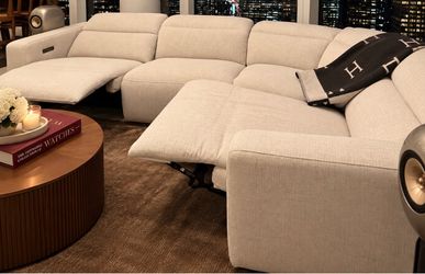 Reclining sectional sofa for