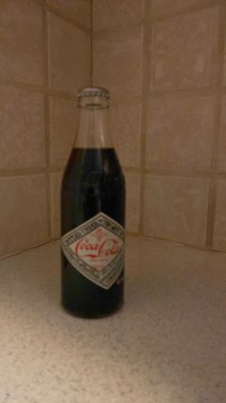 vintage 10-ounce Coca-Cola 75th Anniversary commemorative bottle featuring an Applied Color Label (ACL) diamond design.