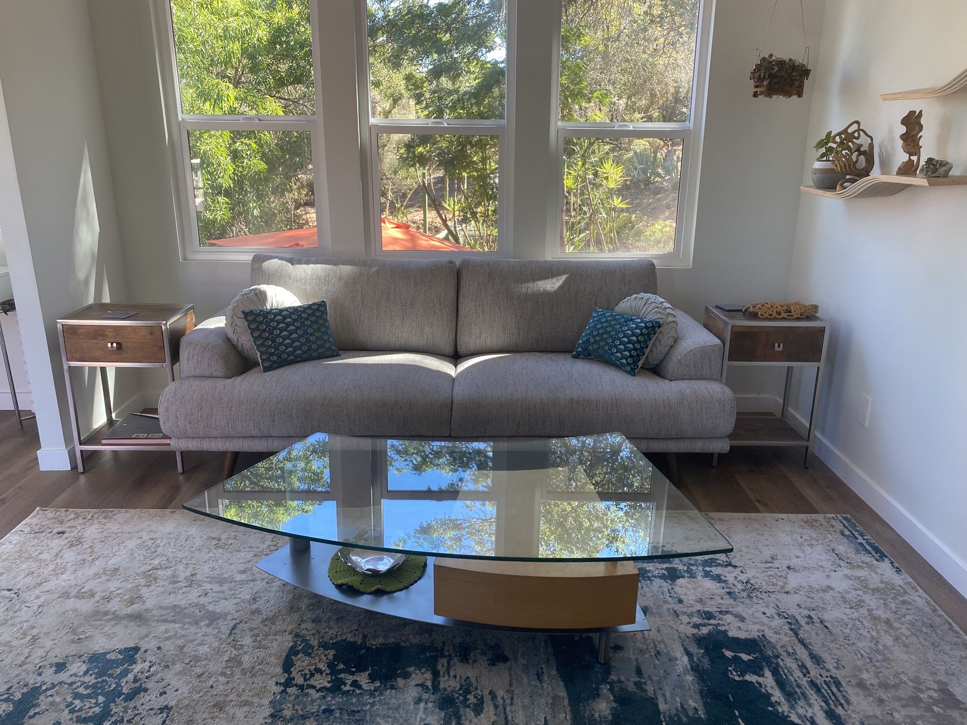 Modern Sofa - Free