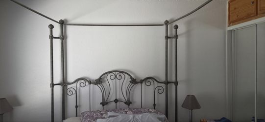 Queen size Iron Canopy Bedroom Set