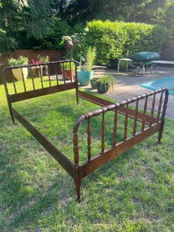 Jenny Lind style bed