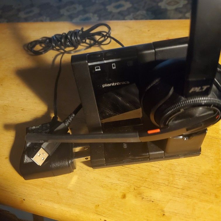Wireless Headset Plantronics w8200b USB for PC Laptop or phone