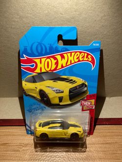 Hot Wheels / 17 Nissan GT-R R35 / Yellow