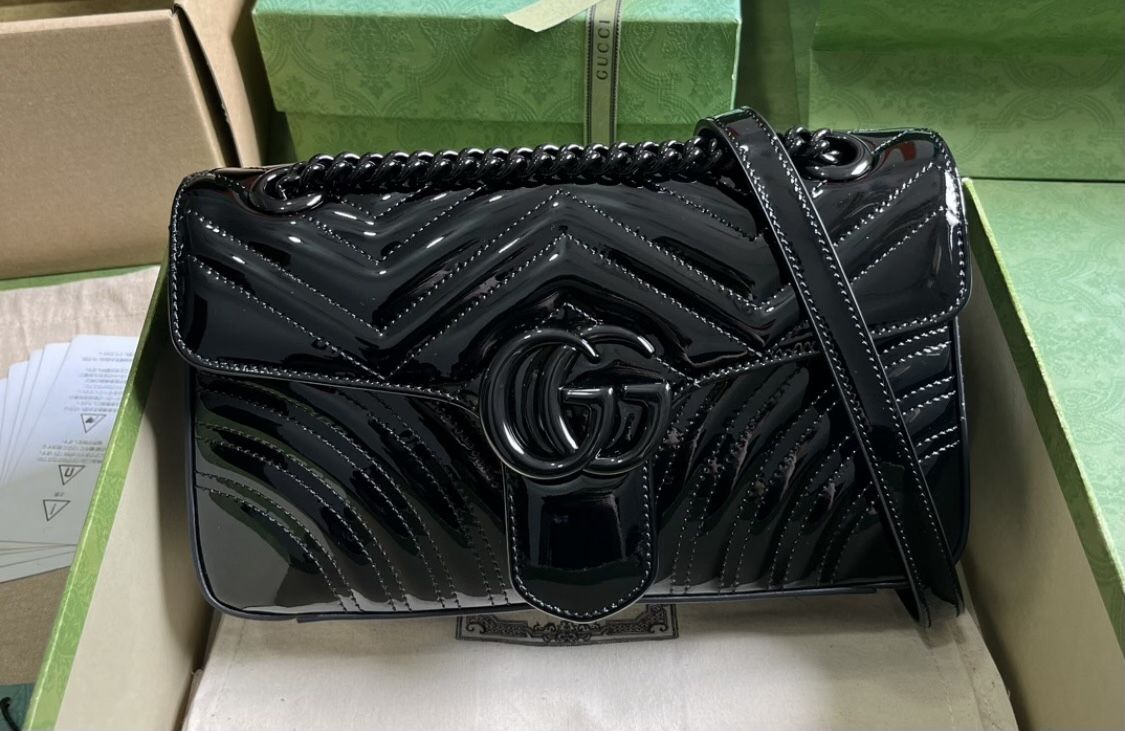GUCCI Black Patent Leather Monochrome Marmont Bag Size Medium NEW