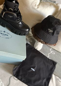 Hermosos Botines PRADA e incluido el sombrero