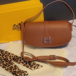 H Cross Body 🤎