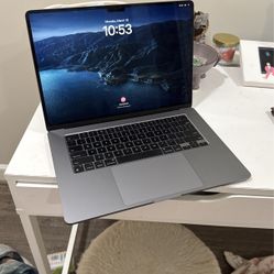 Macbook Air M2 15 Inch