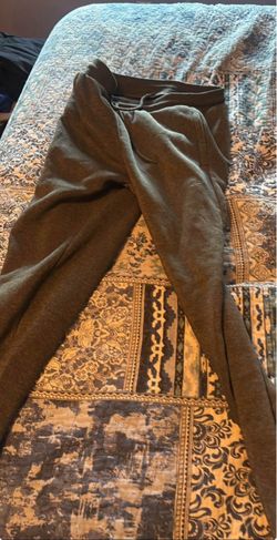 Women’s Large, Mens Medium joggers with tag
