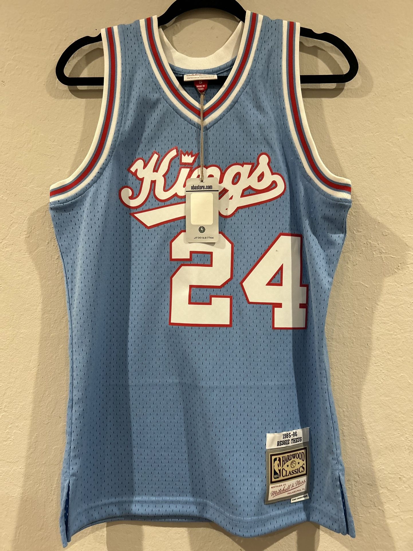 Brand New Kings Jersey Size Small 129$ New Authentic